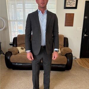Suit Supply Grey Two-Piece Suit with Notched Lapel and Structured Shoulders